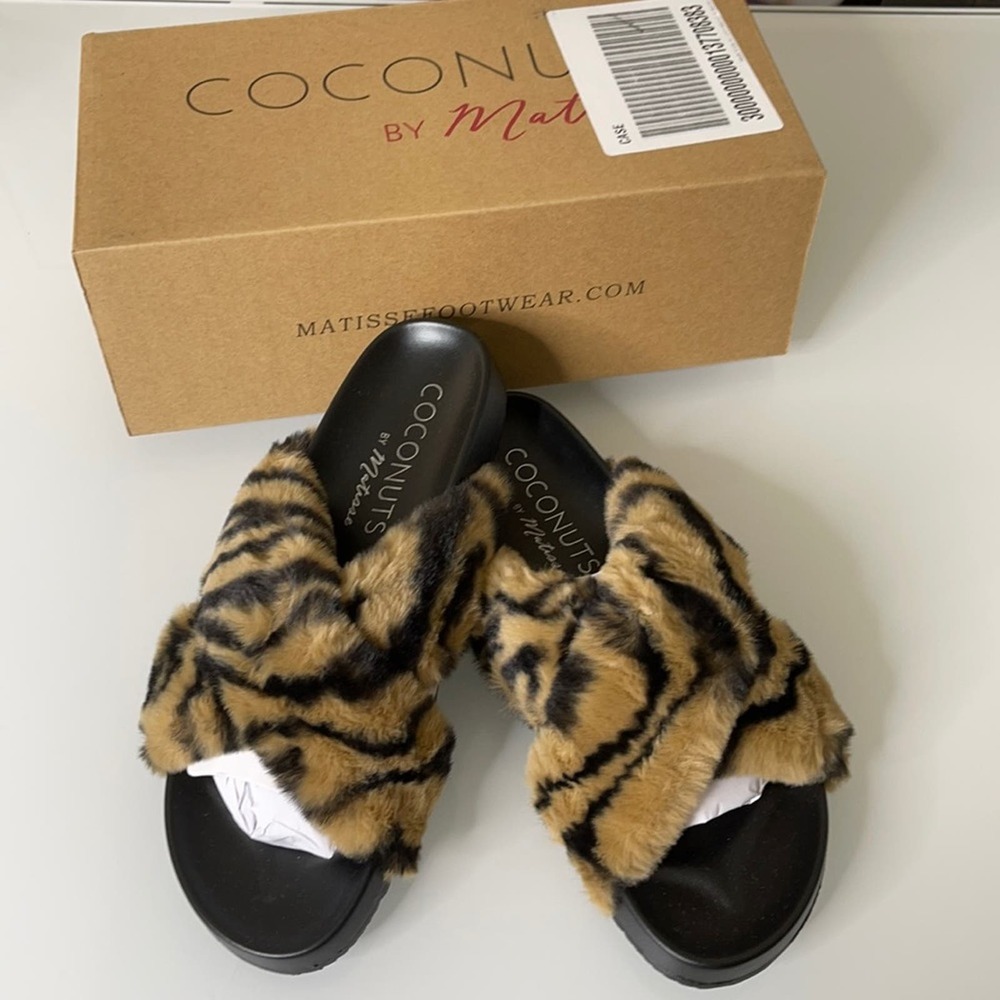 Anthropologie COCONUTS by Matisse Seasons Cheetah Slippers Size 8
